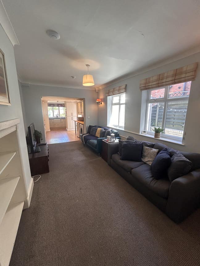 2 Rooms Available Now LN1 Main Photo