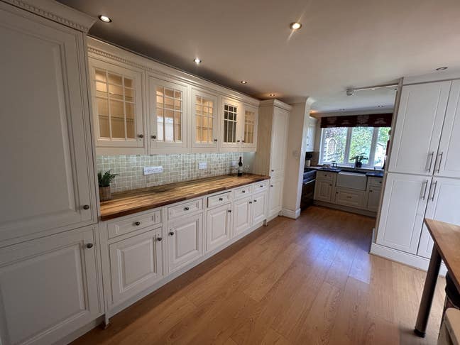 Large rooms in a  Beautiful House close to centre Main Photo