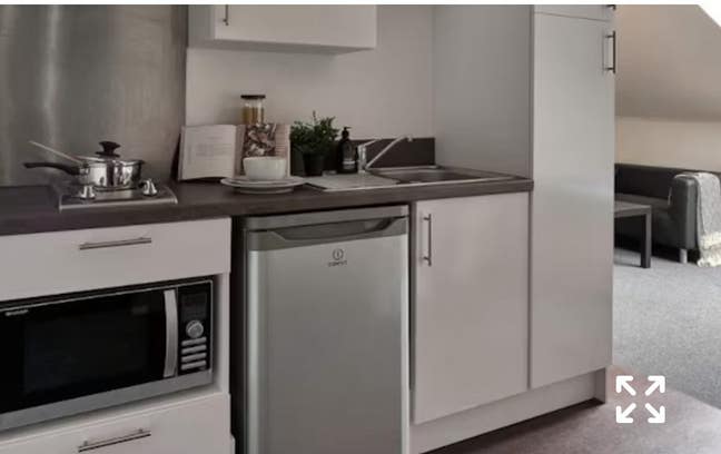 Looking for someone to takeover my accommodation ° Main Photo