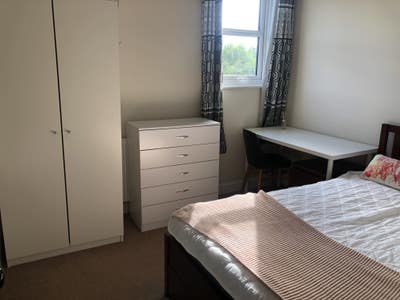 Double  room &pound;620 bills inc for professionals  Main Photo