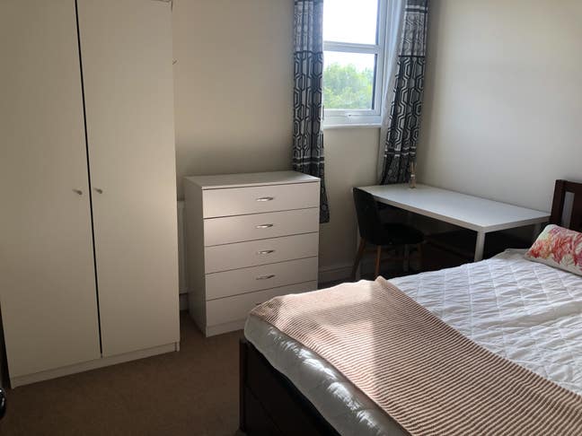 Double  room &pound;620 bills inc for professionals  Main Photo