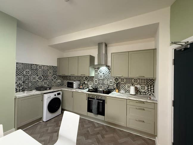 Newly Renovated Professional House Share Main Photo