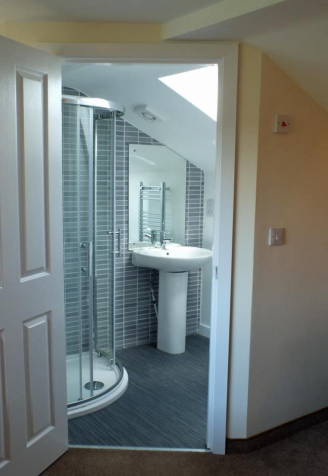 Deluxe ensuite room in 2 bed apartment Main Photo