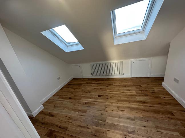 3 double room available  Main Photo