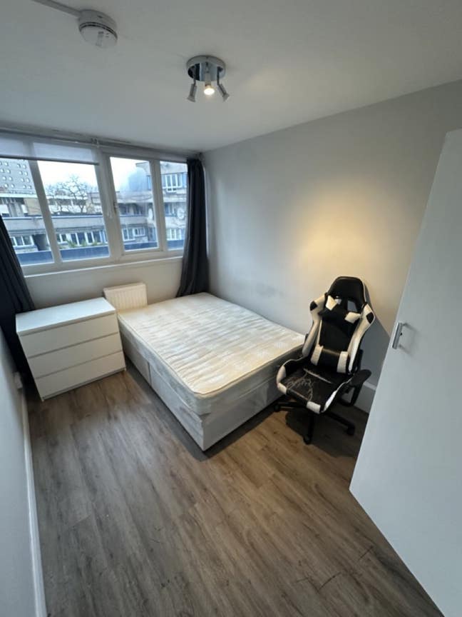 Bright ROOM in 4bed, West London Main Photo