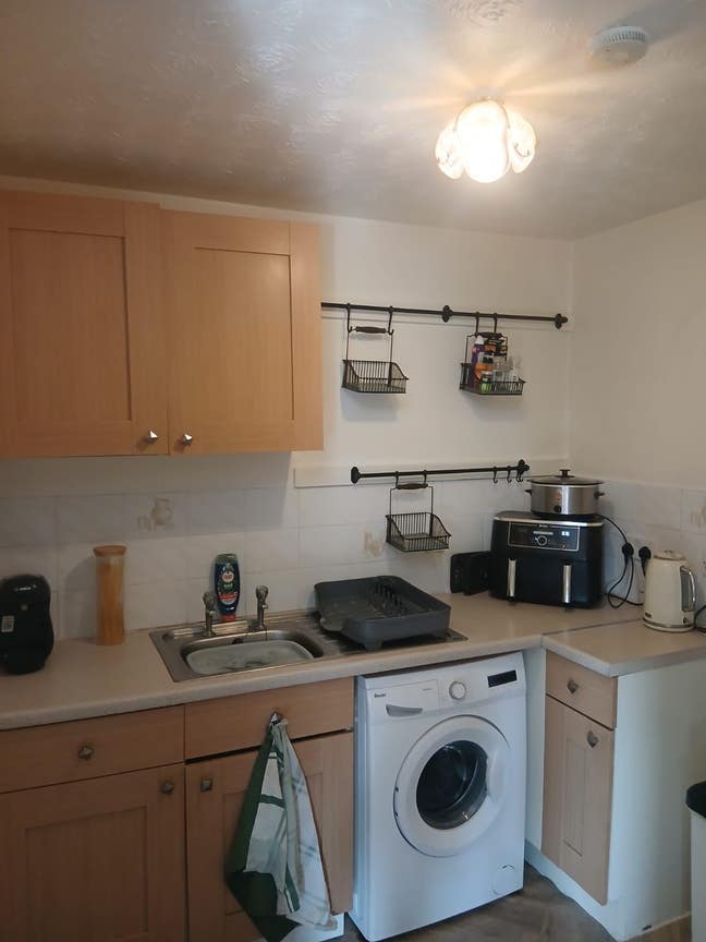 Spacious studio flat with parking Main Photo