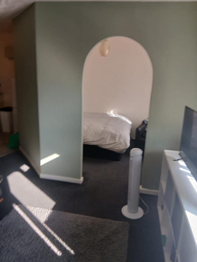 Spacious studio flat with parking Main Photo