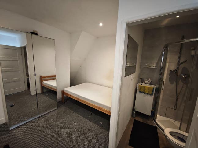 En-suite double bedroom in central house Main Photo