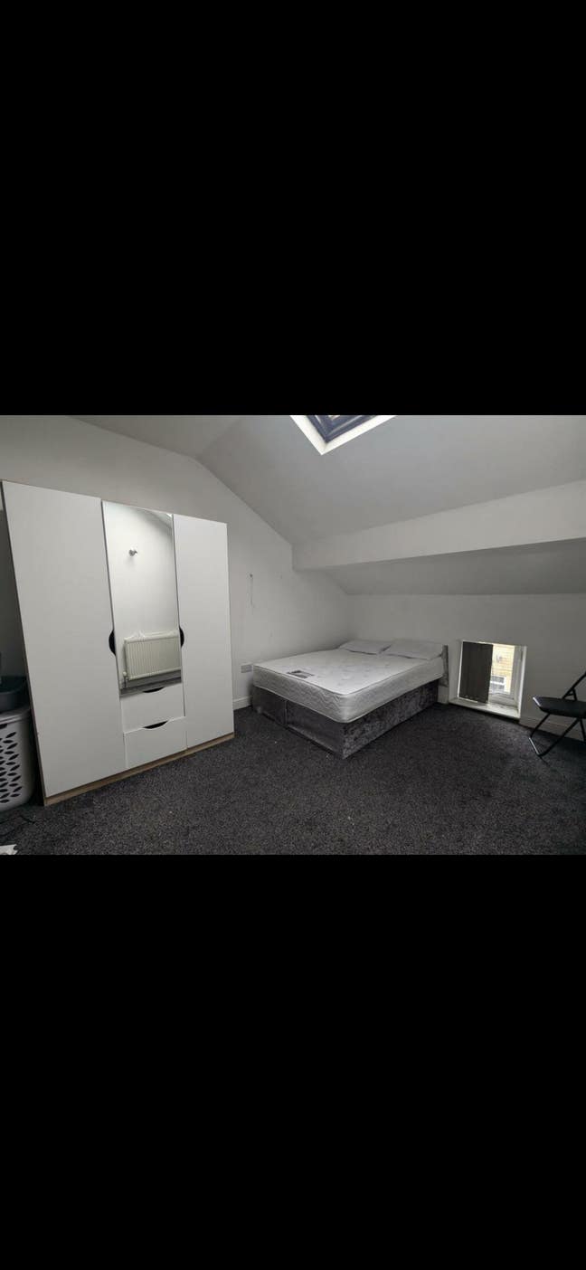 Private rooms available in halifax, HX1 Main Photo