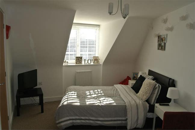 Comfy Ensuite Room in Leaf Avenue PE7 Main Photo
