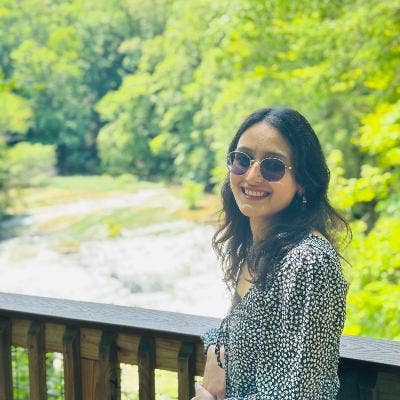 Professional female looking for house Main Photo