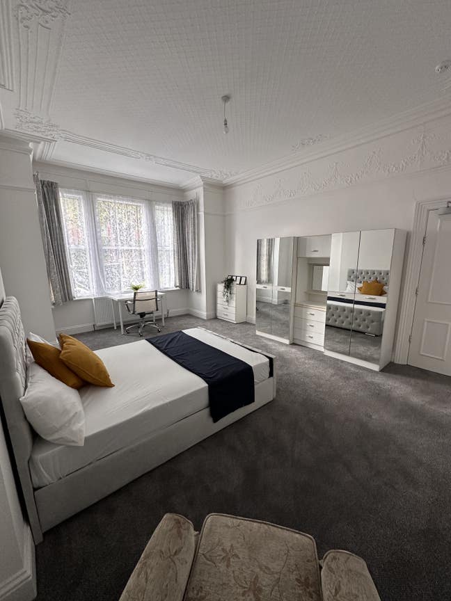  Spacious Single Room 10 Mins from Jubilee Line  Main Photo