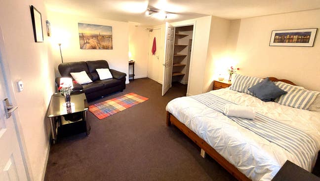 Ensuite king/twin room by town centre Main Photo