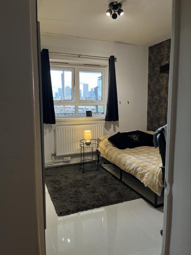 Spacious Double Room, Heart of East London  Main Photo