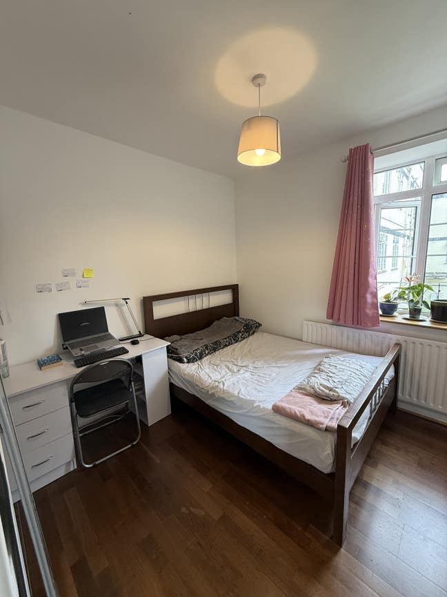 Room available in Isleworth  Main Photo