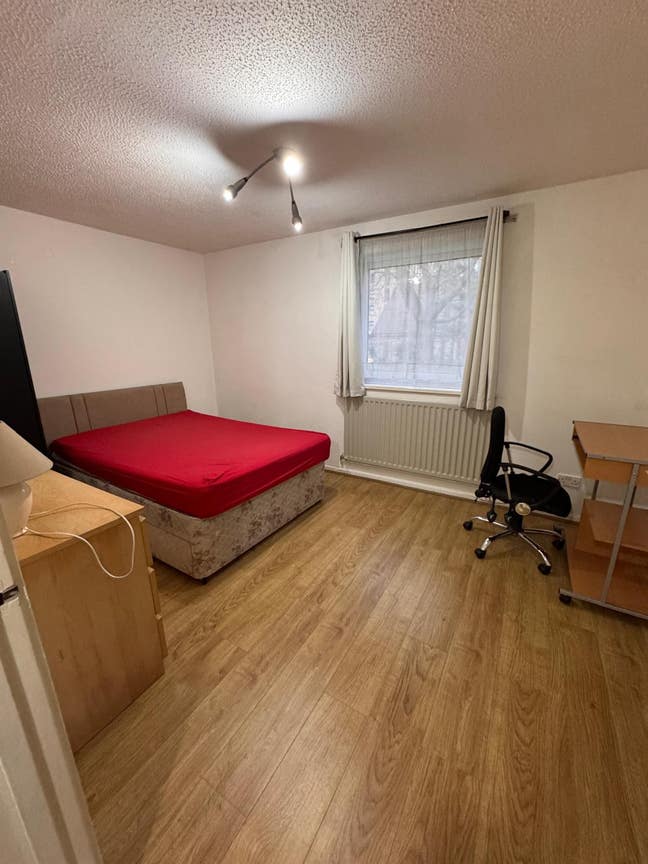 Double room available- Bills included Main Photo