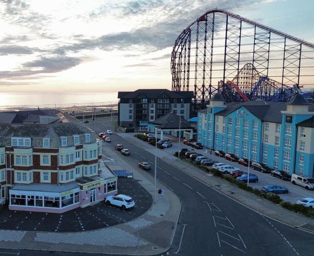 Rooms to let - single, double or twin  Main Photo