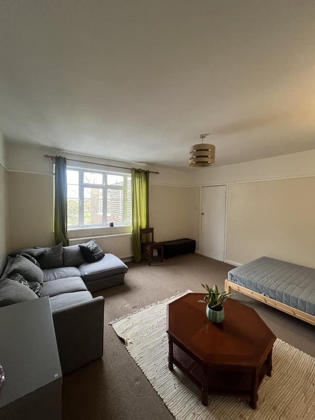Bright Double Room Next to Greenwich Park Main Photo