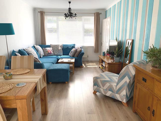 Two double bedrooms in a great house:)  Main Photo