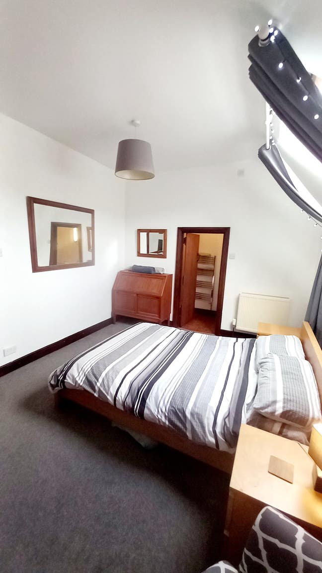 Large en suite room in rural barn conversion. Main Photo