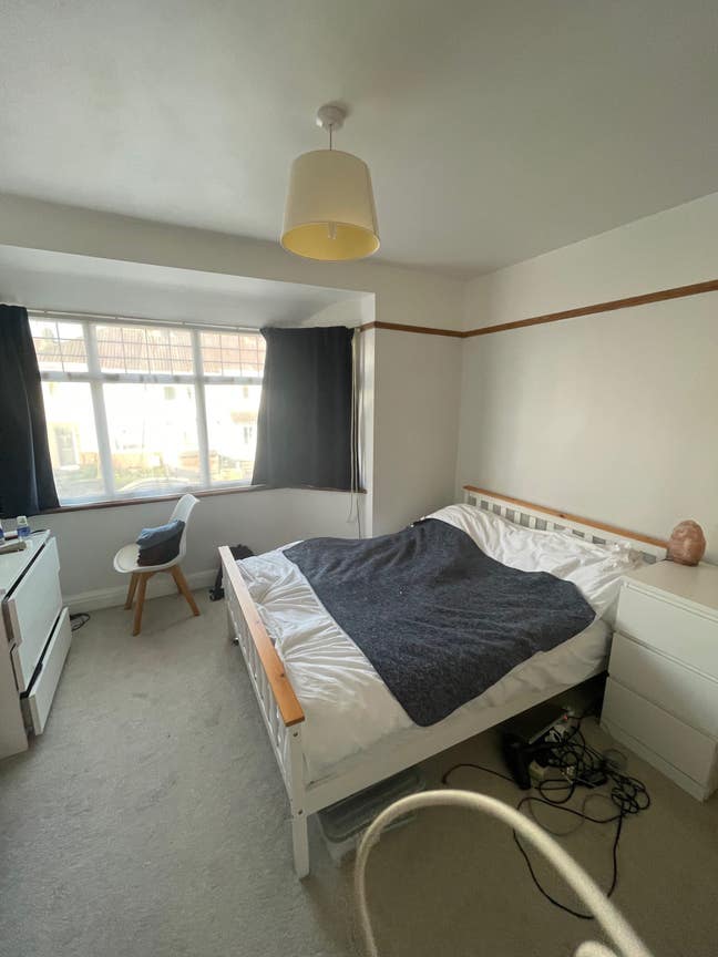 1 Room in a 2 Bed House Main Photo