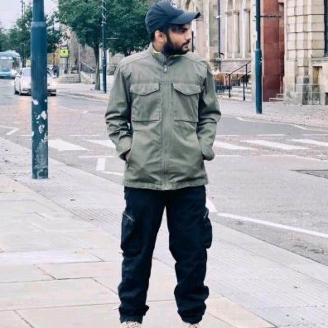 Professional Male seeks a single or double room Main Photo