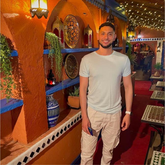I am an IT professional male aged 30. I am lo... Main Photo