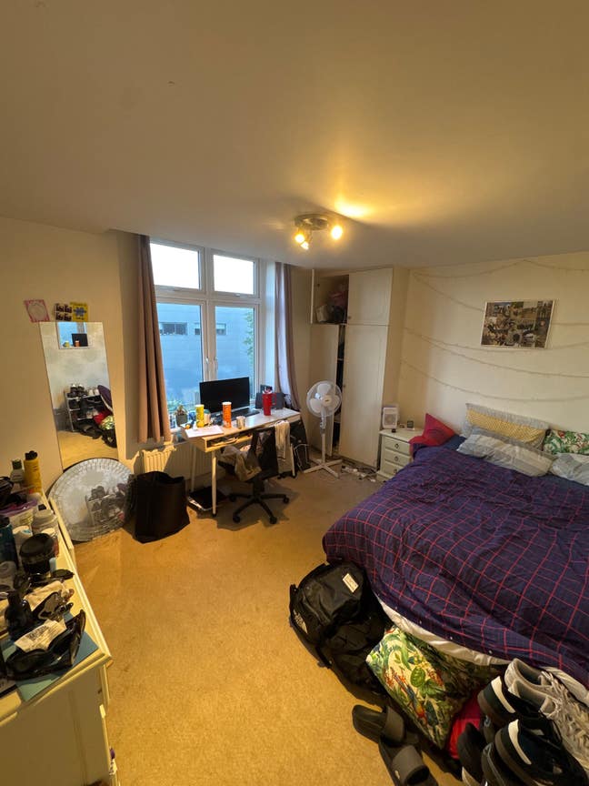 Clapham - Sunny Double En-suite next to tube Main Photo