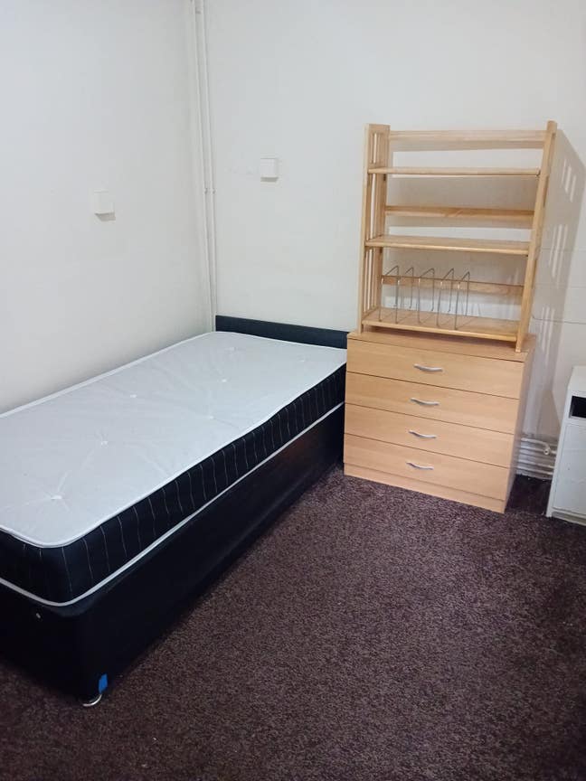 Shared Accommodation with gardens   Main Photo