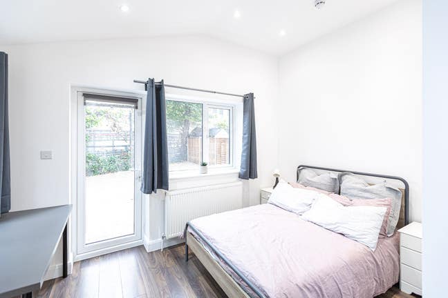 Large garden En-Suite Room in Modern, All-Inc.  Main Photo