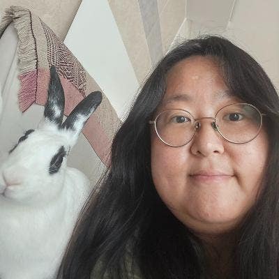 I am a female student aged 37. I am looking f... Main Photo