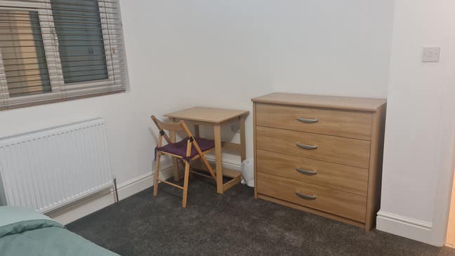 1 bedroom in quiet family home Main Photo