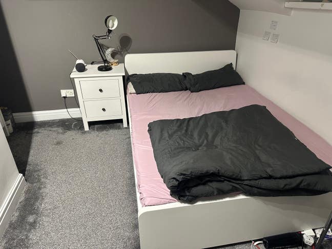 1 Double bed Room for rent in 6 bed house Main Photo