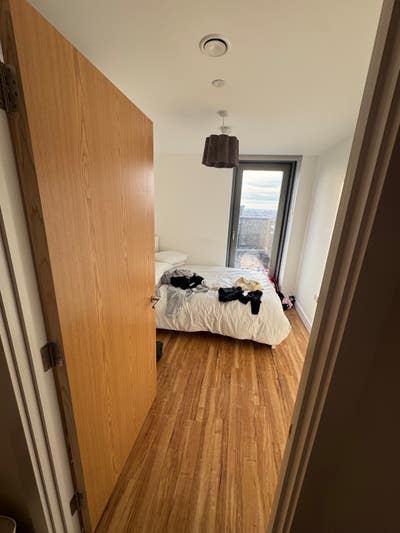 26th/top floor flat Double bed en-suite Main Photo