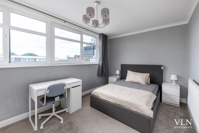😍 Old Street - 2 Girls Already, 3 Rooms to Be Let Main Photo