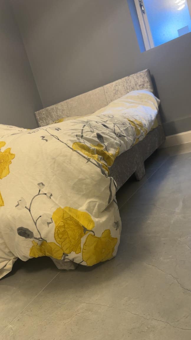 One double bed room fully furnished  Main Photo