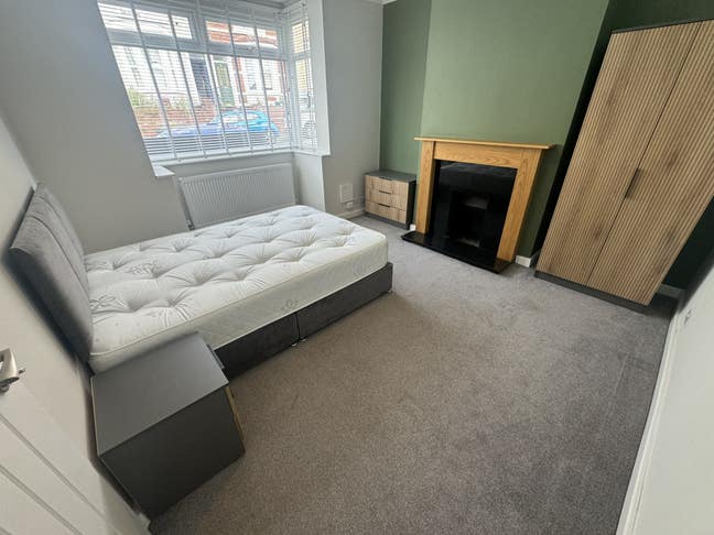 5-bedroom shared house in popular Windmill Hill Main Photo