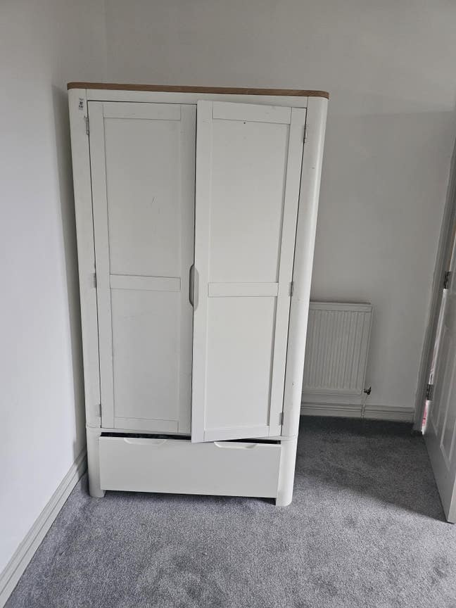 1 double bed room furnished  Main Photo