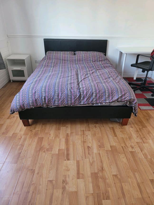 Quiet room for one professional near Glasgow  Main Photo