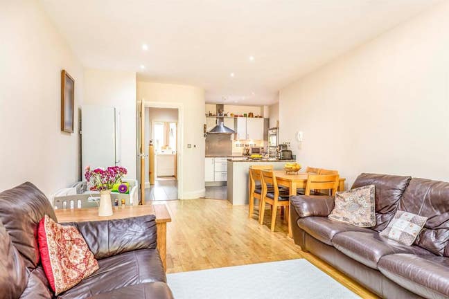 Room Available in Hotwells - Short Term Main Photo