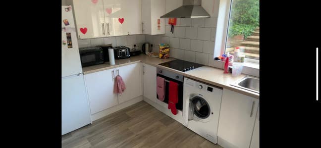 Fabulous double room with en-suite in shared house Main Photo