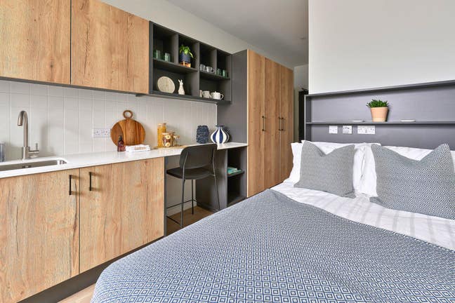 Signature Select Studio at Guildford Plaza | Centr Main Photo
