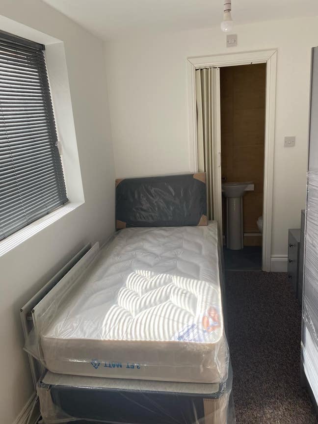 Single bedroom furnished ensuite to let, TS1 4NW Main Photo