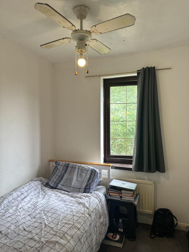 Single Bed available SE28 Main Photo