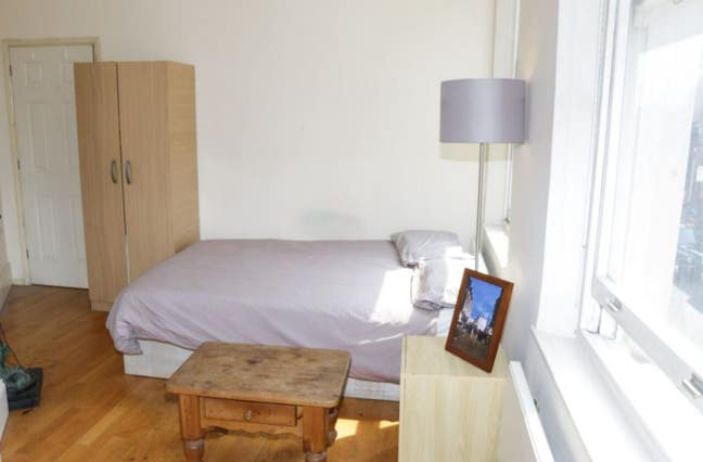 *Perfect Location* Garrick Street Room Main Photo