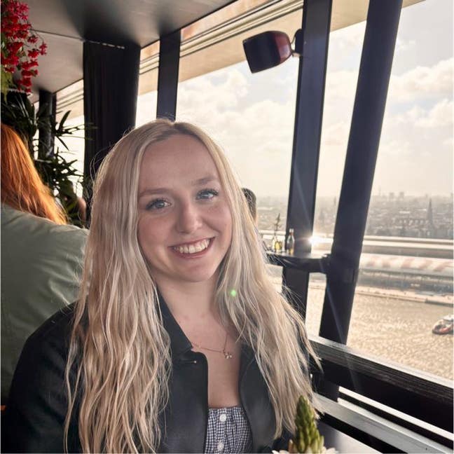 Friendly 25 year old teacher looking for house. Main Photo