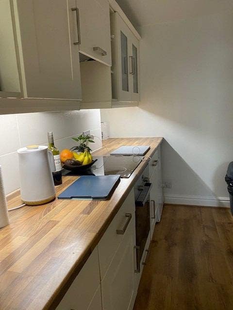 1 bed flat, patio/garden, central bath Main Photo