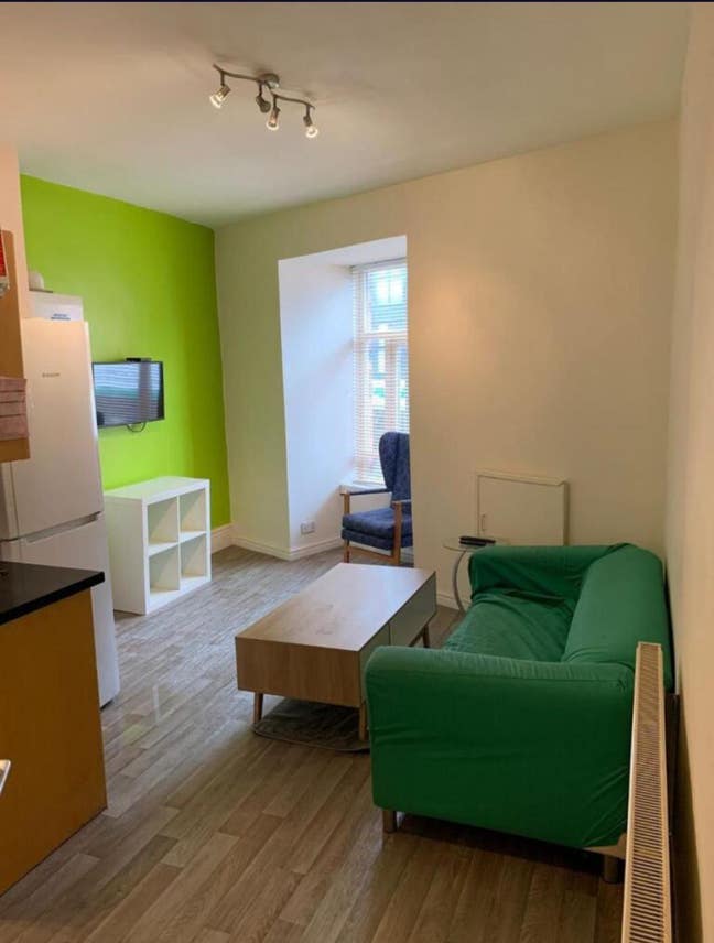 4 Bed Apartment Available in Prime Fallowfield  Main Photo