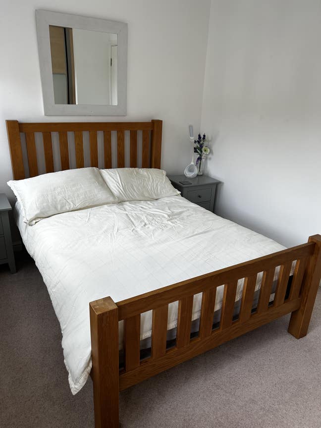 Spacious Double Room available  Main Photo