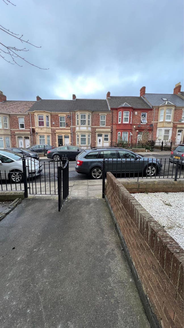 Bright 3-Bedroom Flat with Private Backyard Main Photo